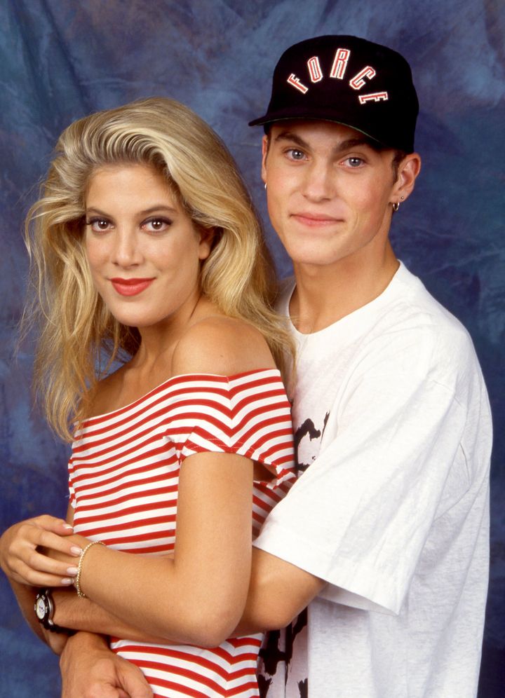 Tori Spelling and Brian Austin Green pose for a promo photo for “Beverly Hills: 90210” in 1992. Their characters played love interests.