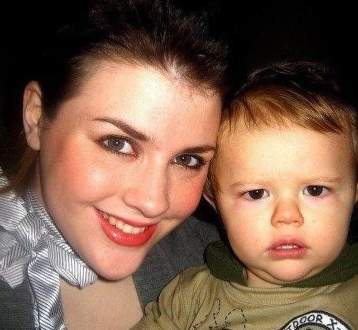 The author at 18 years old with her toddler, Christmas 2006.