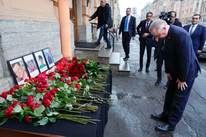 St. Petersburg Governor Alexander Beglov lays a bunch of flowers at the Consulate of Azerbaijan in the memory of victims of the Azerbaijan Airlines' Embraer 190 that crashed near the Kazakhstan's airport of Aktau, in St. Petersburg, Russia, Thursday, Dec. 26, 2024. (AP Photo/Dmitri Lovetsky)