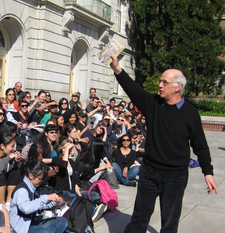 Michael Burawoy speaks to students on the UC Berkeley campus.